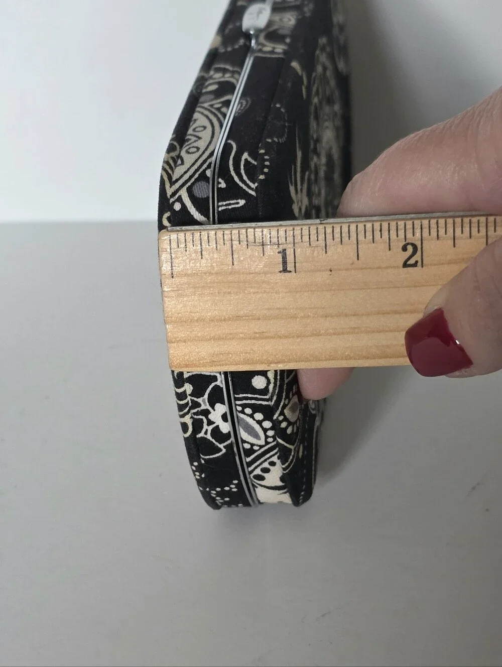 Thirty-one Black Floral Pattern Hard Case Women's Clutch Wallet